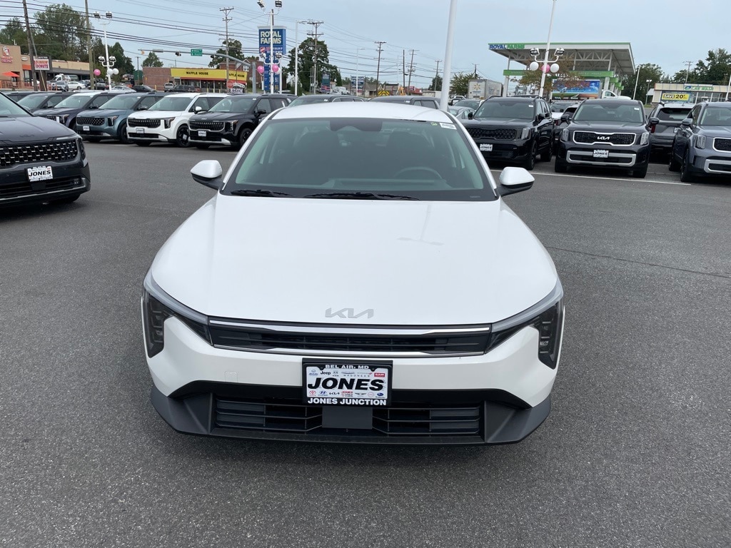 2025 Kia K4 LX photo 2