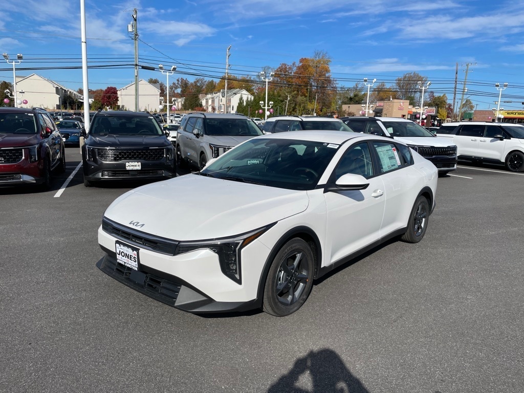 2025 Kia K4 LXS's photo