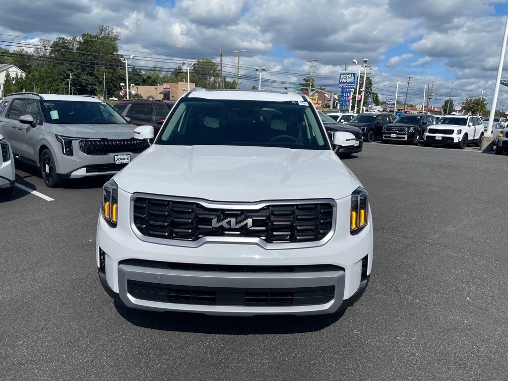 2025 Kia Telluride S photo 3