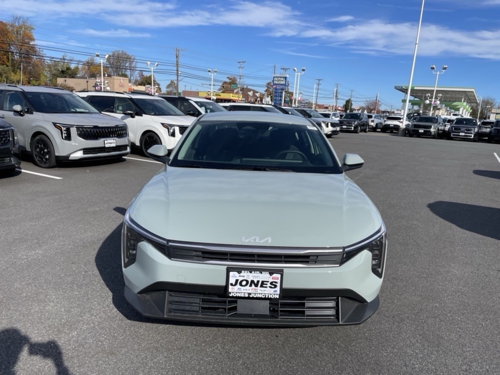 New 2025 Kia K4 LXS Sedan