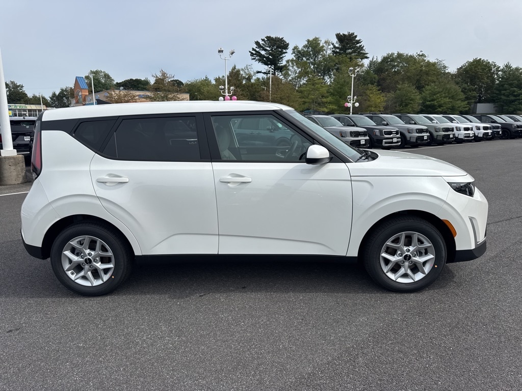 New 2025 Kia Soul LX Hatchback