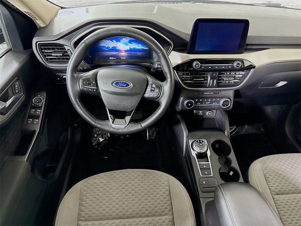 2020 Ford Escape SE Sport Hybrid photo 3