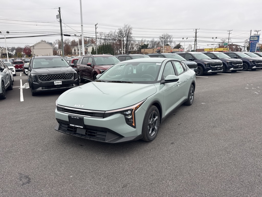 2025 Kia K4 LXS's photo