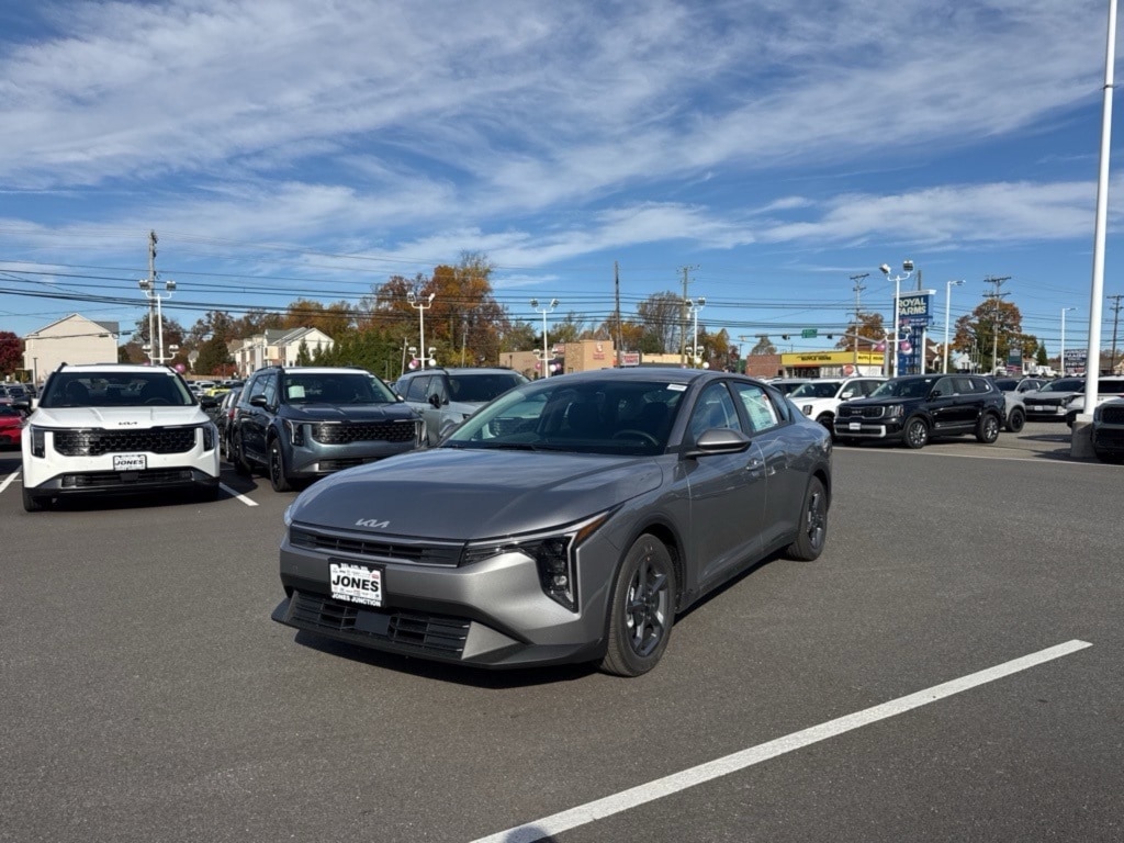 New 2025 Kia K4 LXS Sedan