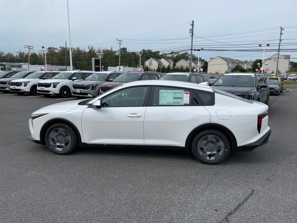 2025 Kia K4 LX photo 3