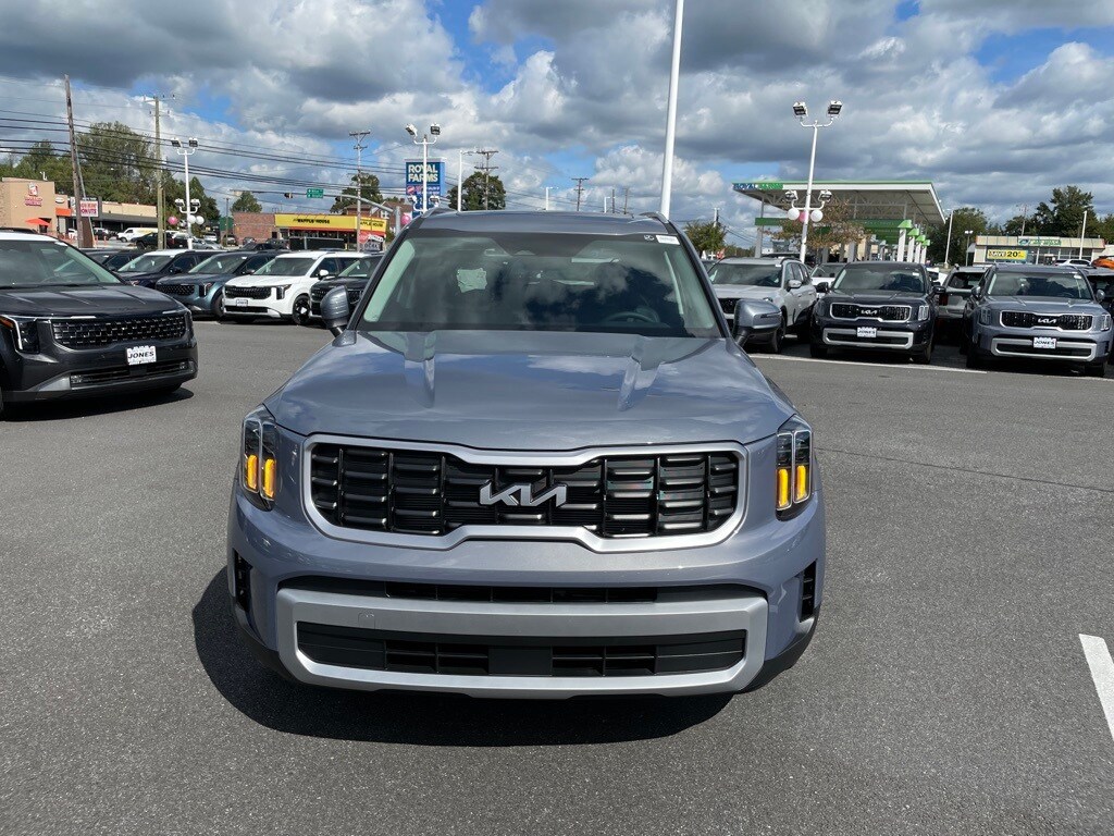 2025 Kia Telluride S photo 3