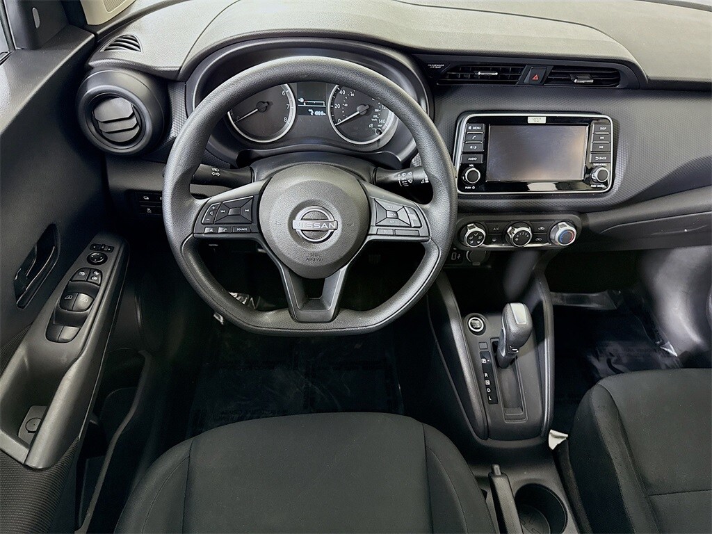 2023 Nissan Kicks S photo 3