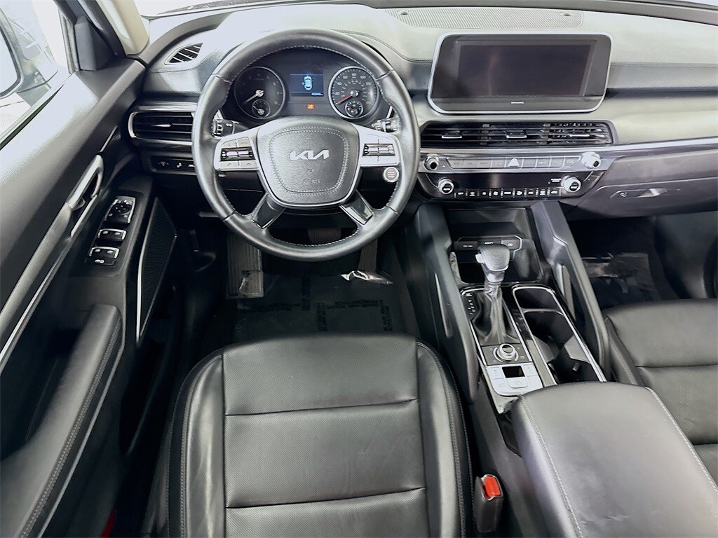 2022 Kia Telluride LX photo 3