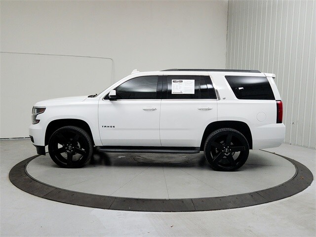 2017 Chevrolet Tahoe LT photo 2