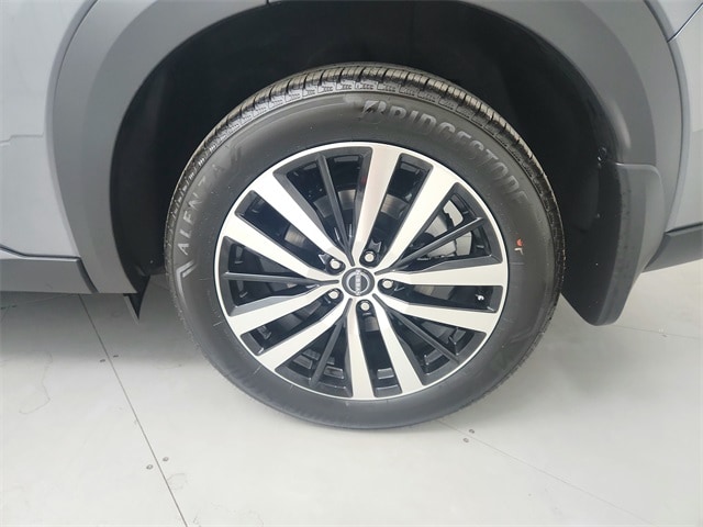 2025 Nissan Pathfinder Platinum photo 4
