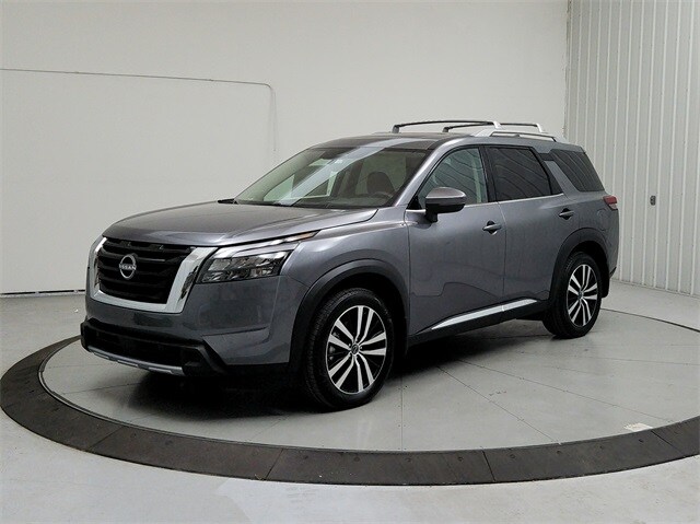 2025 Nissan Pathfinder Platinum photo 3