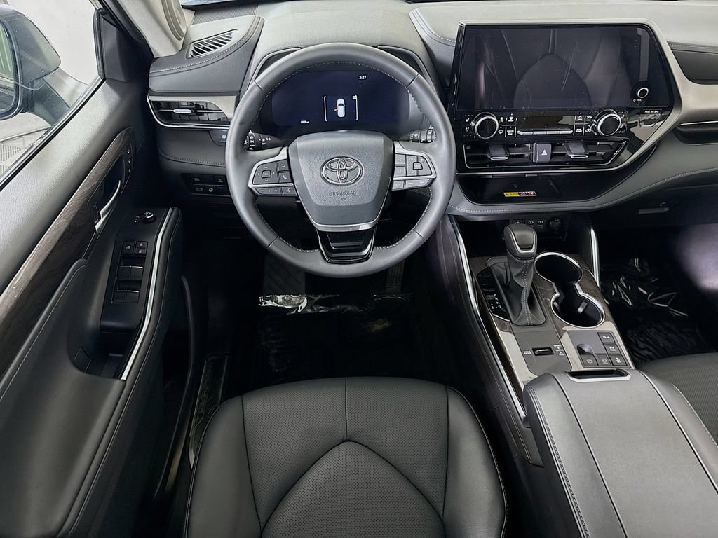 Used 2026 Toyota Highlander Hybrid Limited SUV