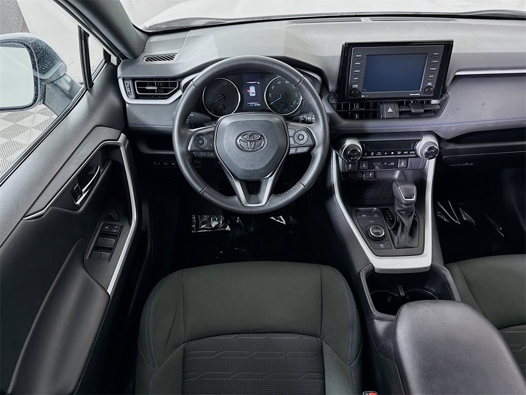 2022 Toyota RAV4 Hybrid SE photo 2