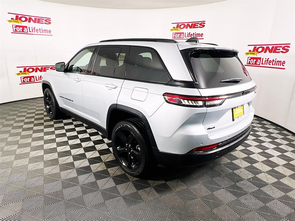 2023 Jeep Grand Cherokee Altitude photo 2