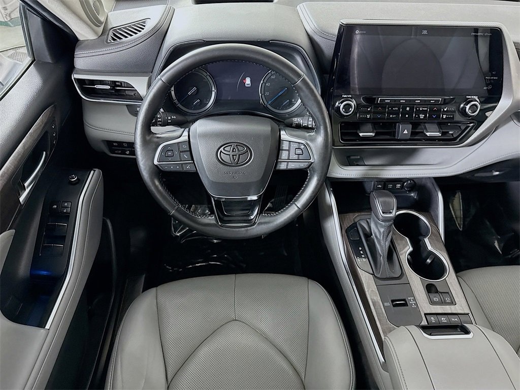 Used 2021 Toyota Highlander Hybrid Platinum SUV