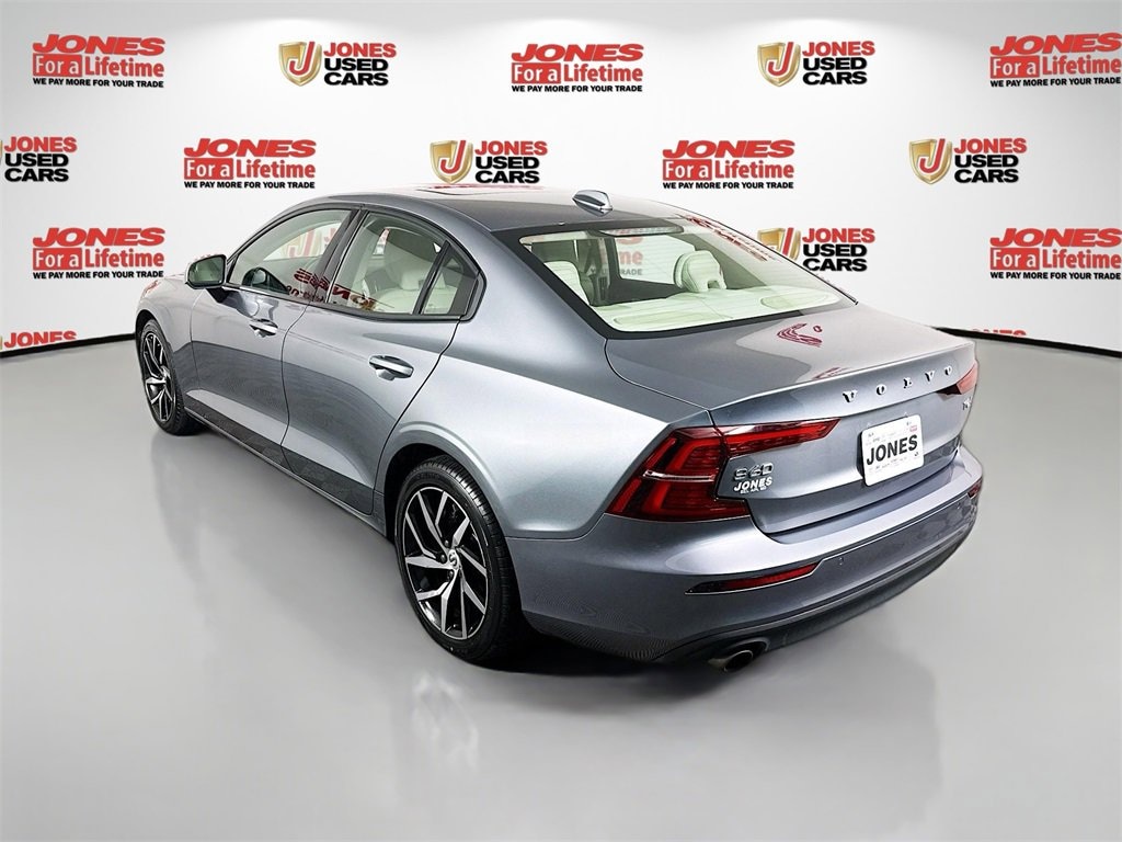 Used 2020 Volvo S60 T6 Momentum Sedan
