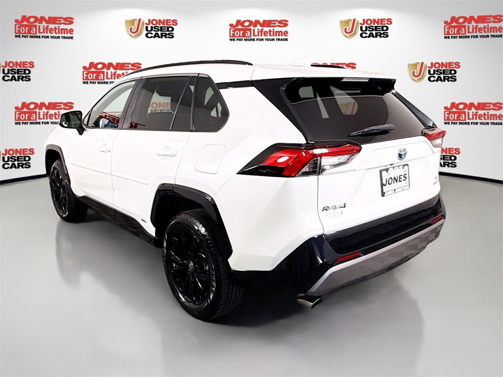 2022 Toyota RAV4 Hybrid SE photo 2