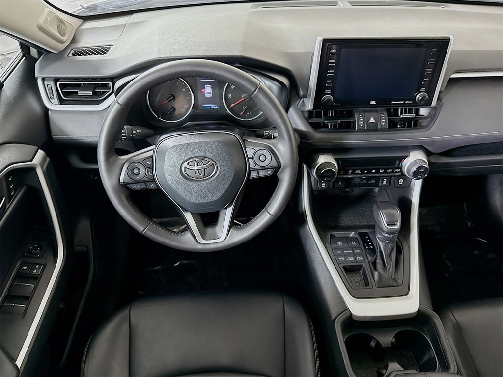2020 Toyota RAV4 XLE Premium photo 3