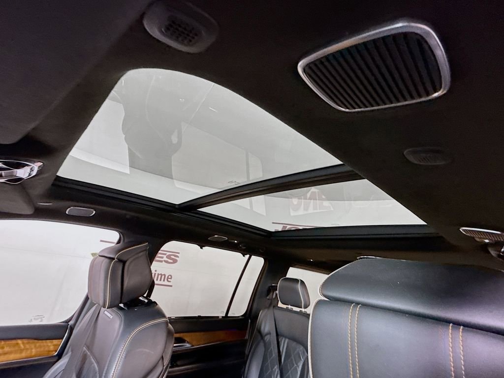 2022 Jeep Grand Wagoneer Series III - Photo 11