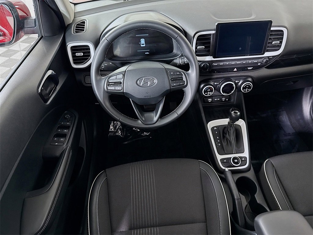 2024 Hyundai Venue Limited photo 3