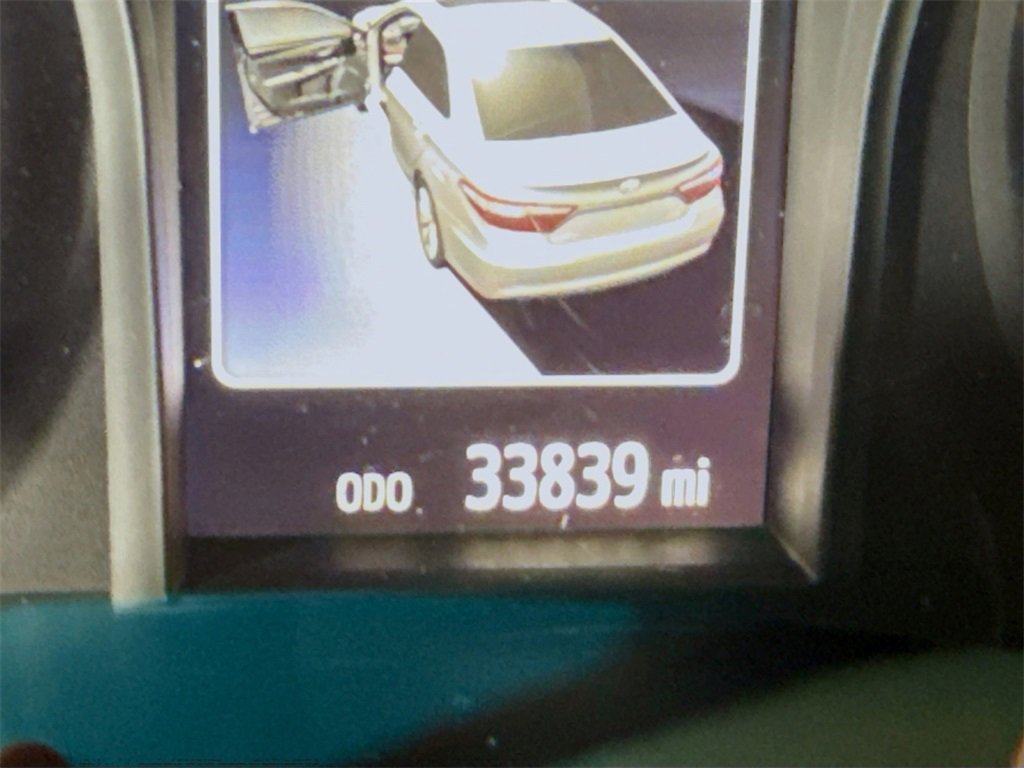 2016 Toyota Camry XLE photo 4