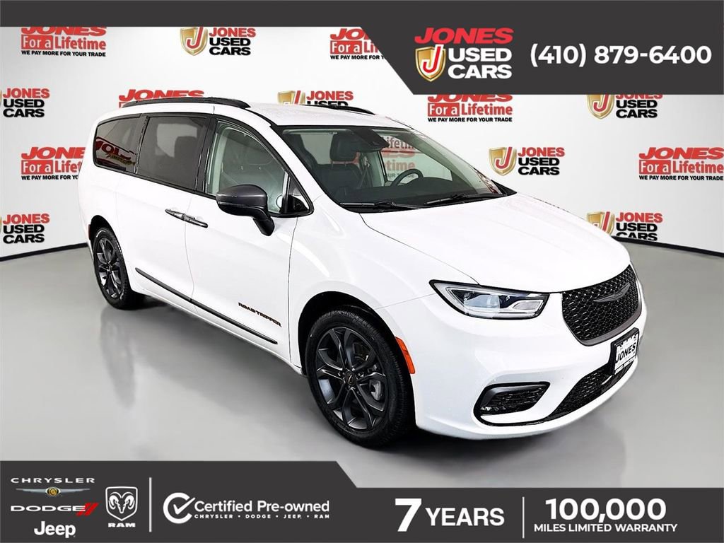 2023 Chrysler Pacifica Touring L AWD's photo