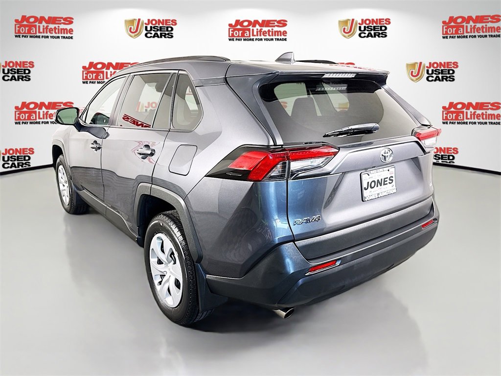 2020 Toyota RAV4 LE photo 2