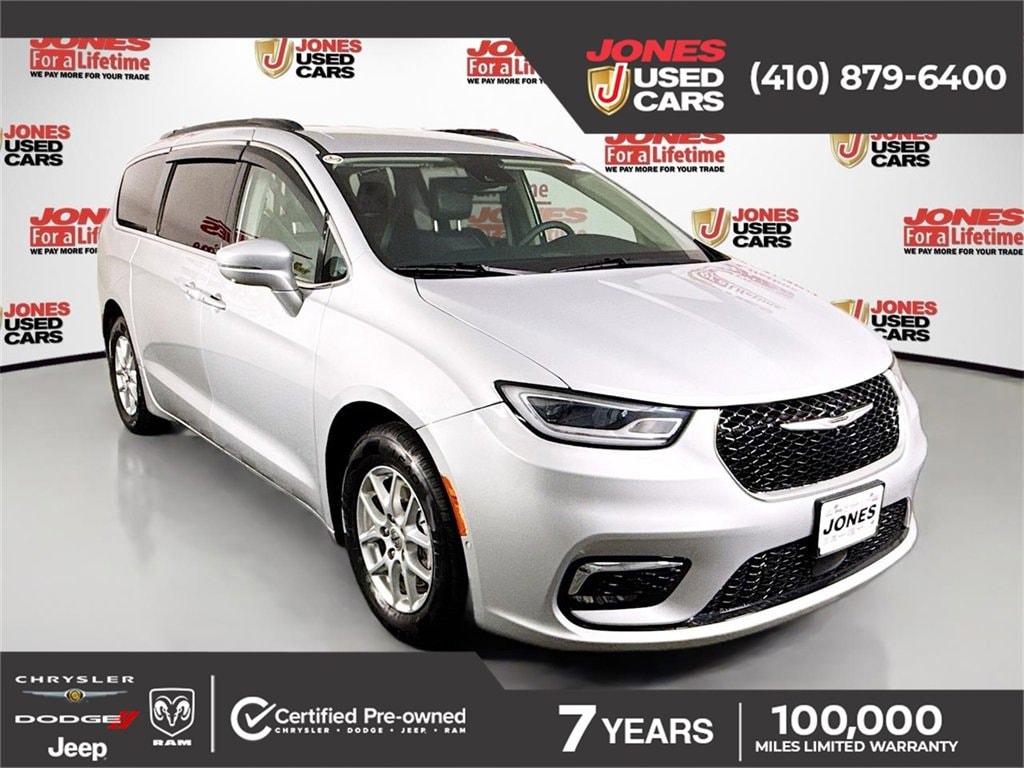 2022 Chrysler Pacifica Touring L's photo