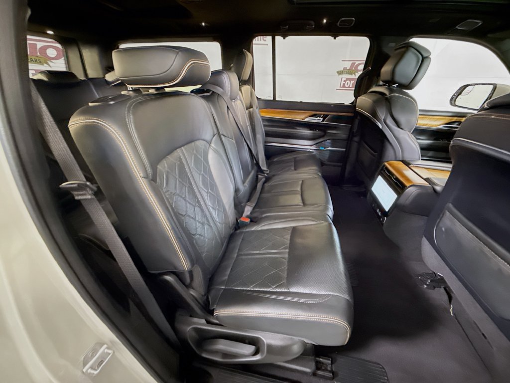 2022 Jeep Grand Wagoneer Series III - Photo 34