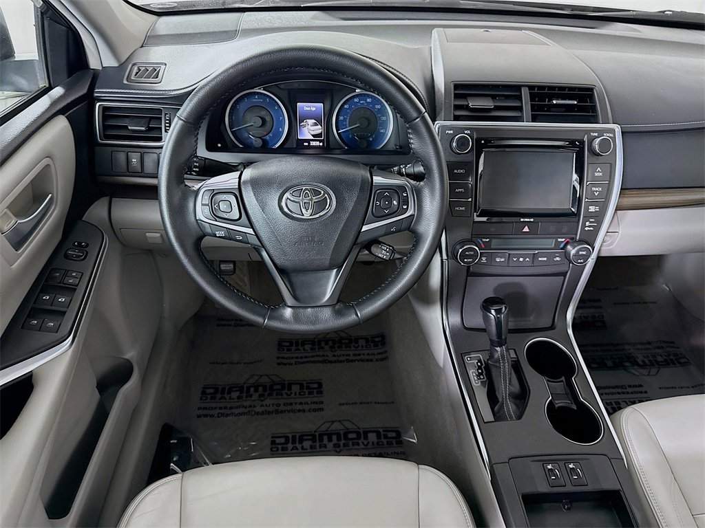 2016 Toyota Camry XLE photo 3