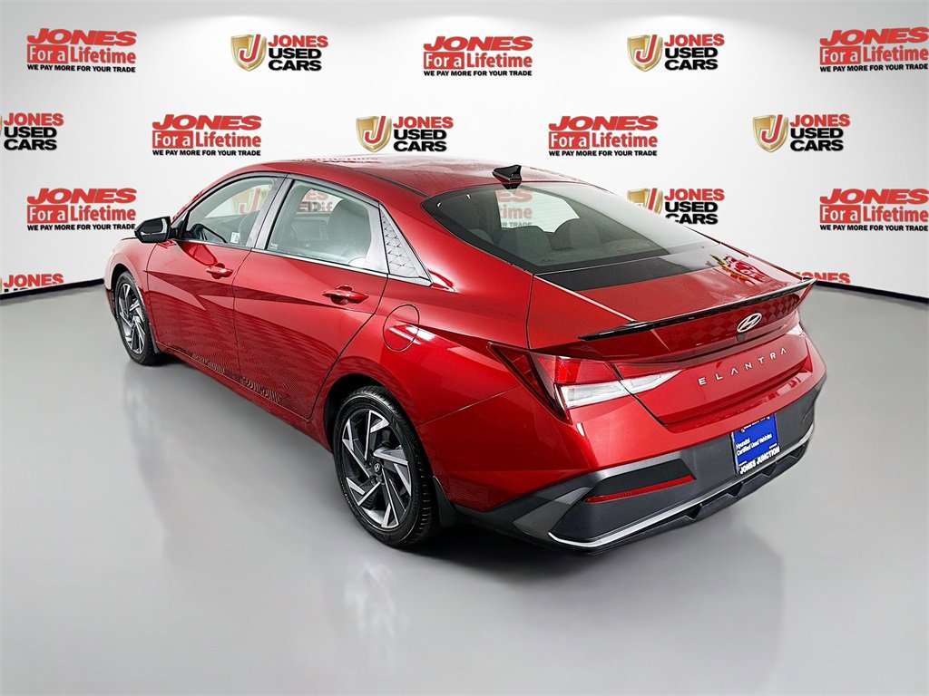 2025 Hyundai Elantra SEL Sport photo 2