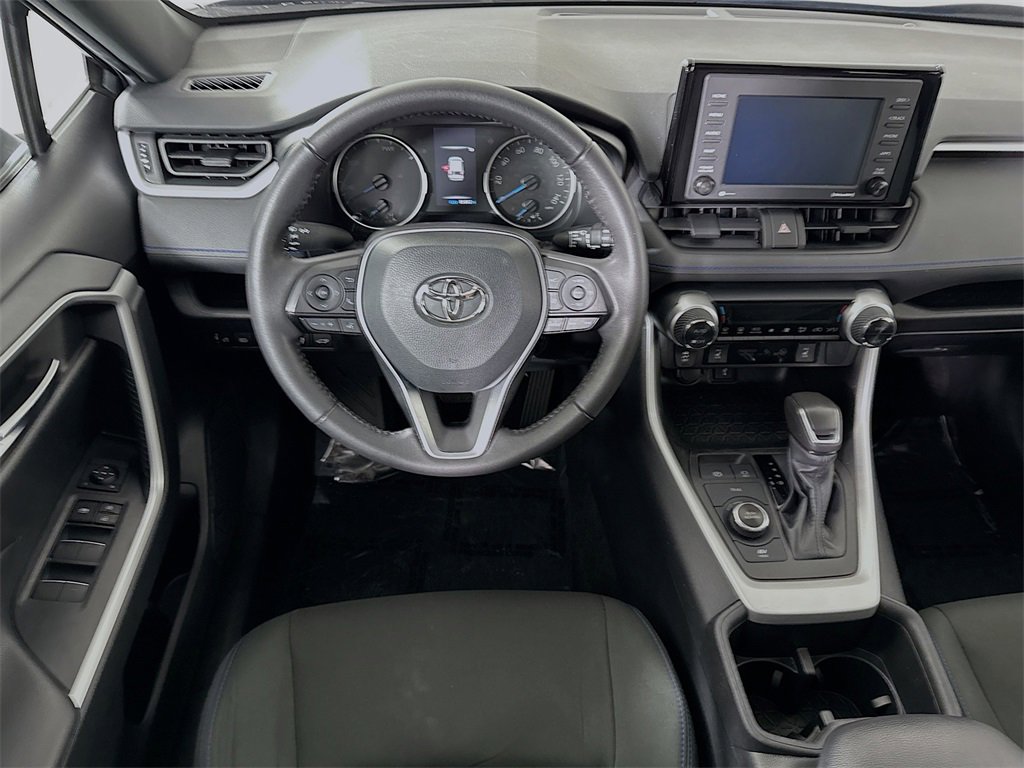 2022 Toyota RAV4 Hybrid SE photo 2