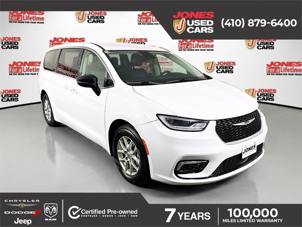 2024 Chrysler Pacifica Touring L's photo