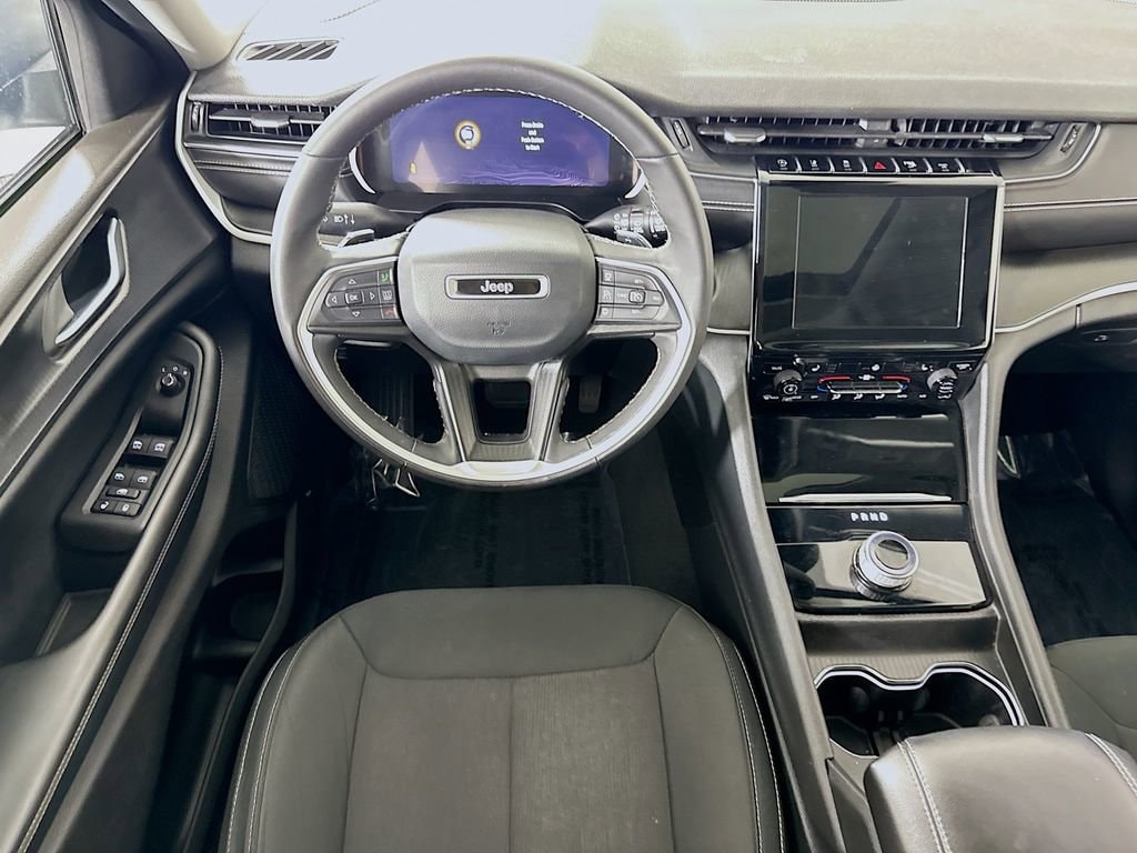 Used 2023 Jeep Grand Cherokee Laredo SUV
