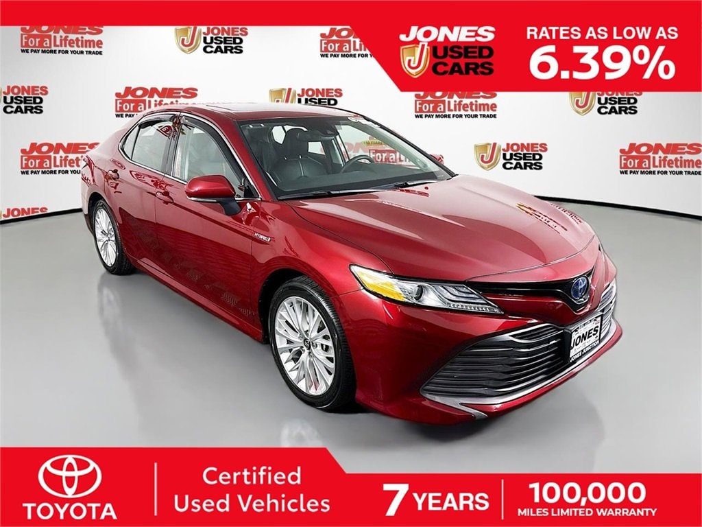 2020 Toyota Camry XLE's photo