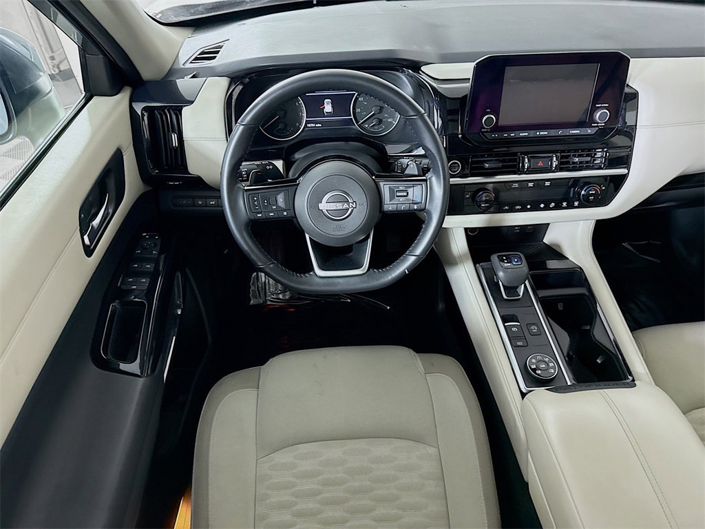 2022 Nissan Pathfinder SV photo 3