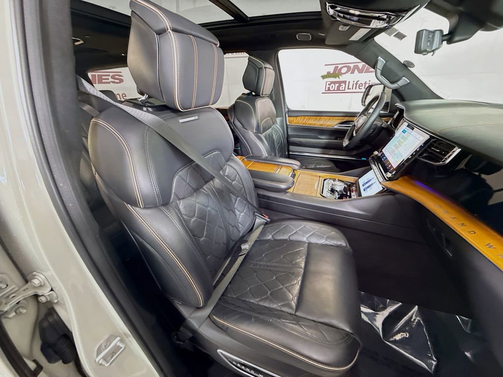 2022 Jeep Grand Wagoneer Series III - Photo 35