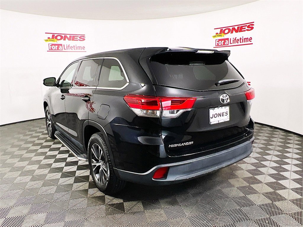 Used 2019 Toyota Highlander LE with VIN 5TDZARFH0KS045008 for sale in Fallston, MD