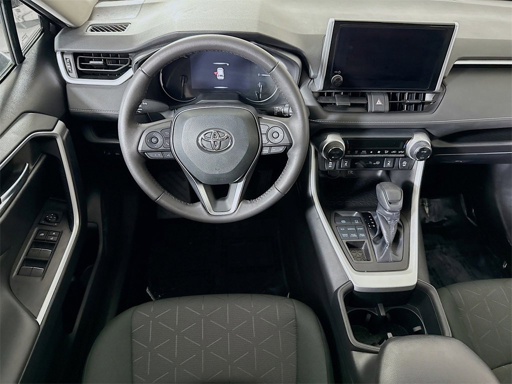 2023 Toyota RAV4 XLE photo 2