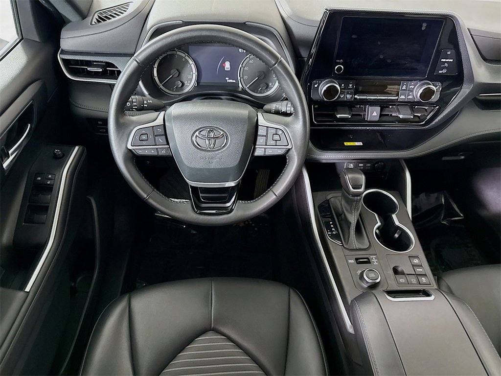 2023 Toyota Highlander XSE photo 2