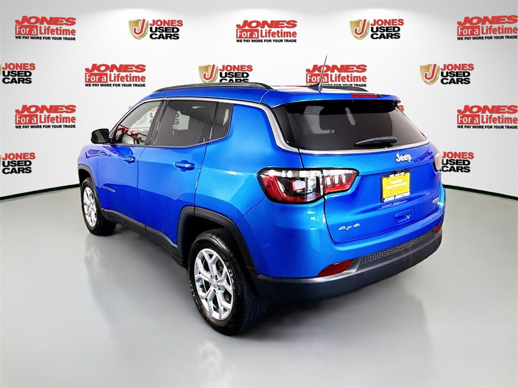 2024 Jeep Compass Latitude photo 2