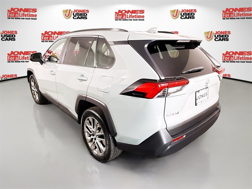 2020 Toyota RAV4 XLE Premium photo 2