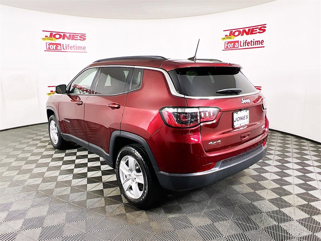 2022 Jeep Compass Latitude photo 2