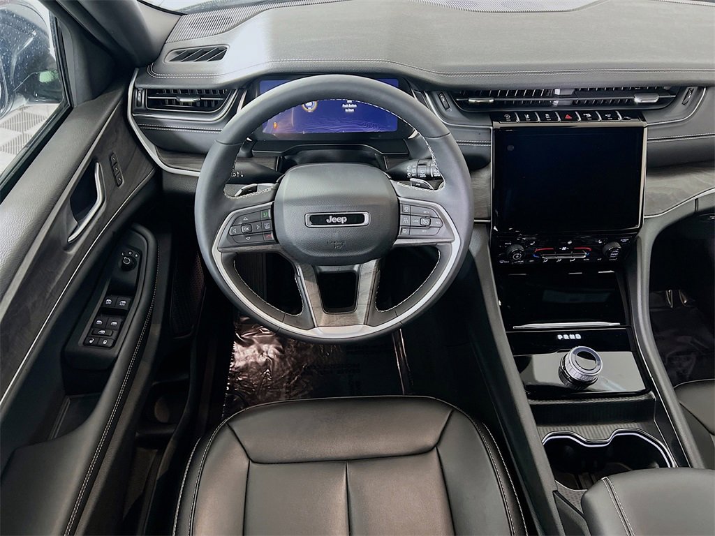 2024 Jeep Grand Cherokee Limited photo 3
