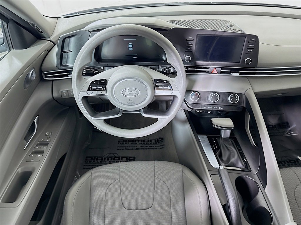 2024 Hyundai Elantra SE photo 2