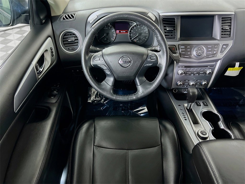 2020 Nissan Pathfinder SL photo 3