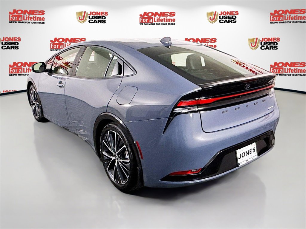2024 Toyota Prius XLE photo 2