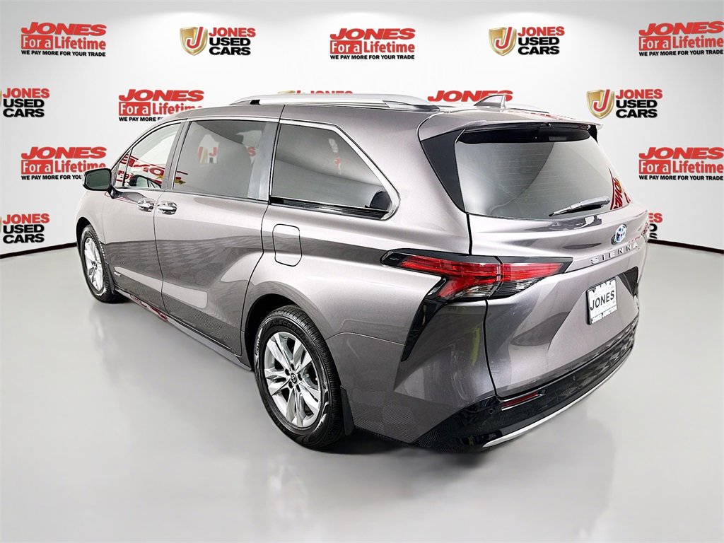 2021 Toyota Sienna Limited photo 2
