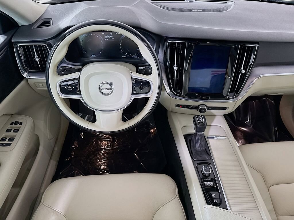 Used 2020 Volvo S60 T6 Momentum Sedan