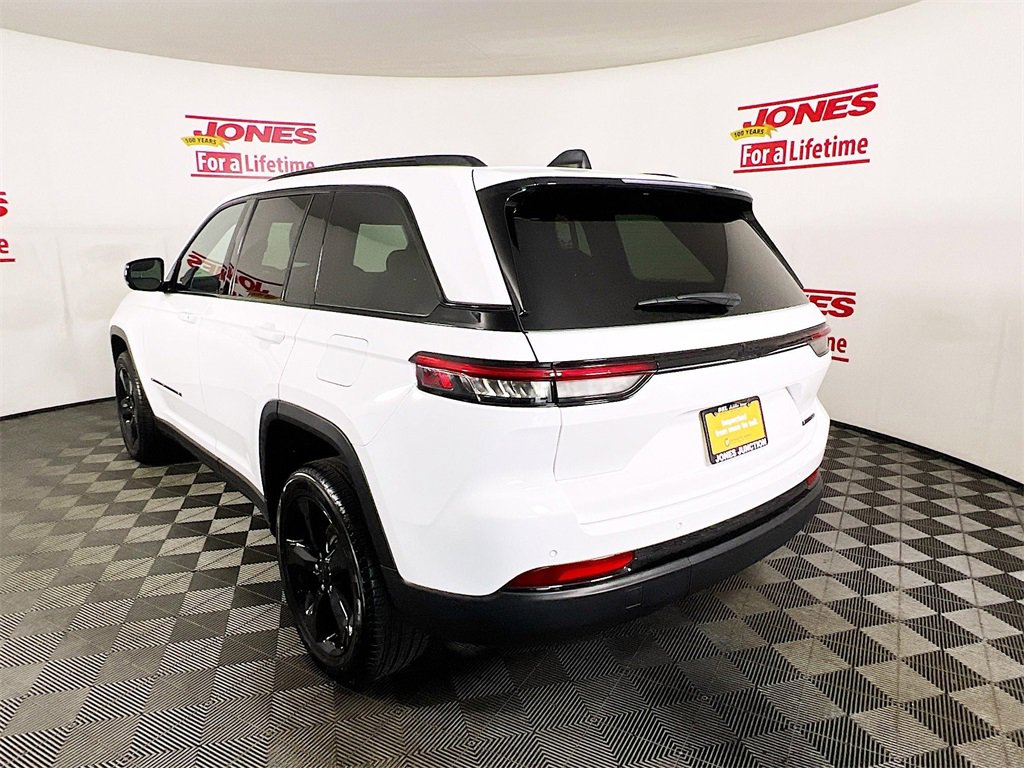 2024 Jeep Grand Cherokee Limited photo 2
